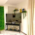 Vaste Tres Lumineux Apartment *